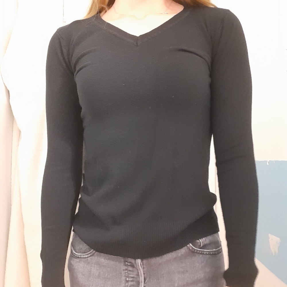 Black V-neck Long sleeve